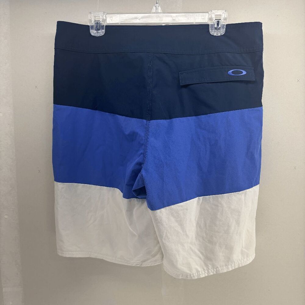 Oakley Performance Fit Draw String Size 33 Blue Striped Board Shorts - Picture 3 of 7